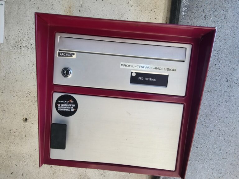 04 - MI - Neuchatel - Briefkasten