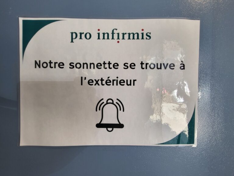 05 - MI - Neuchatel - Klingelschild