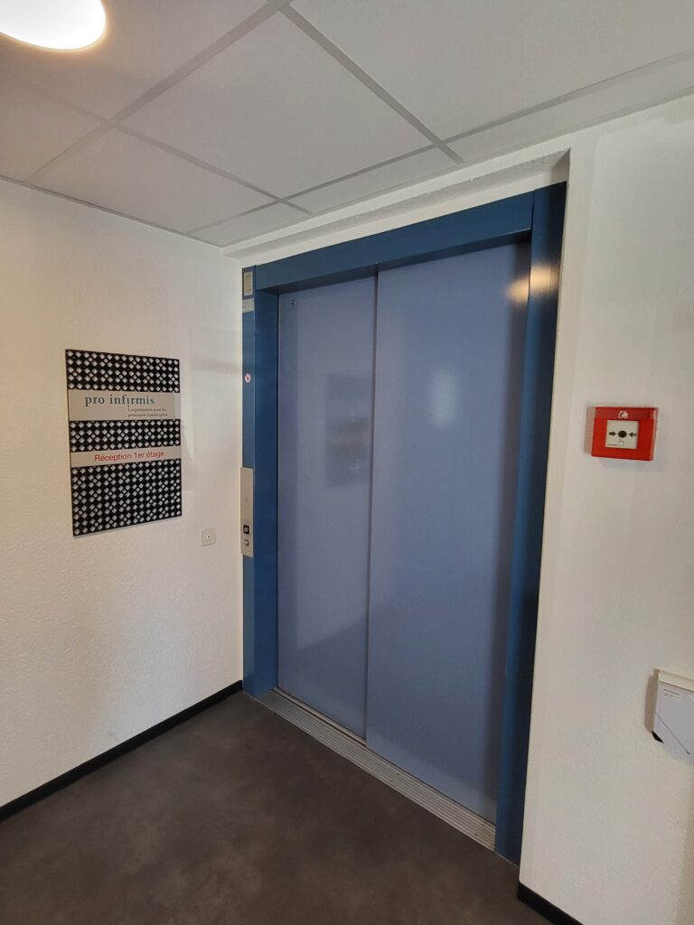 07 - MI - Neuchatel Lift
