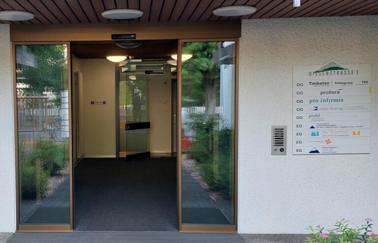 Thun - Bild 3 - Schild am Haupteingang
